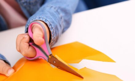 Material para zurdos: herramientas escolares y de oficina